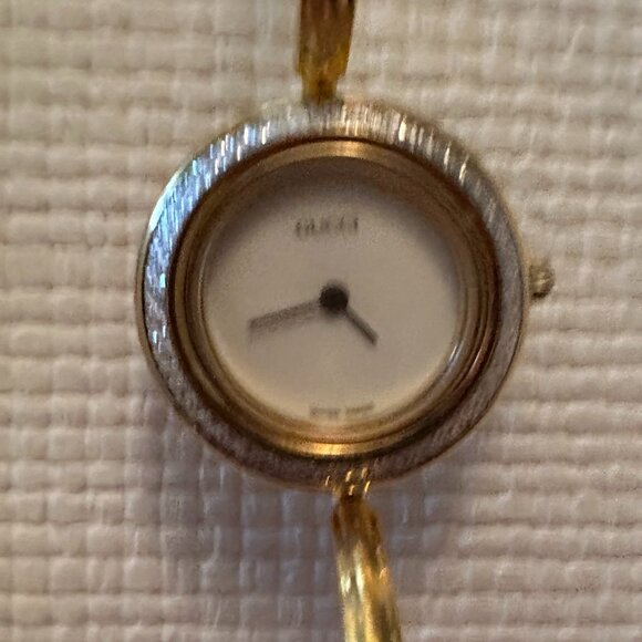 In Original Box Gucci 1980’s Interchangeable Bezel Gold Bracelet Watch - Picture 3 of 13